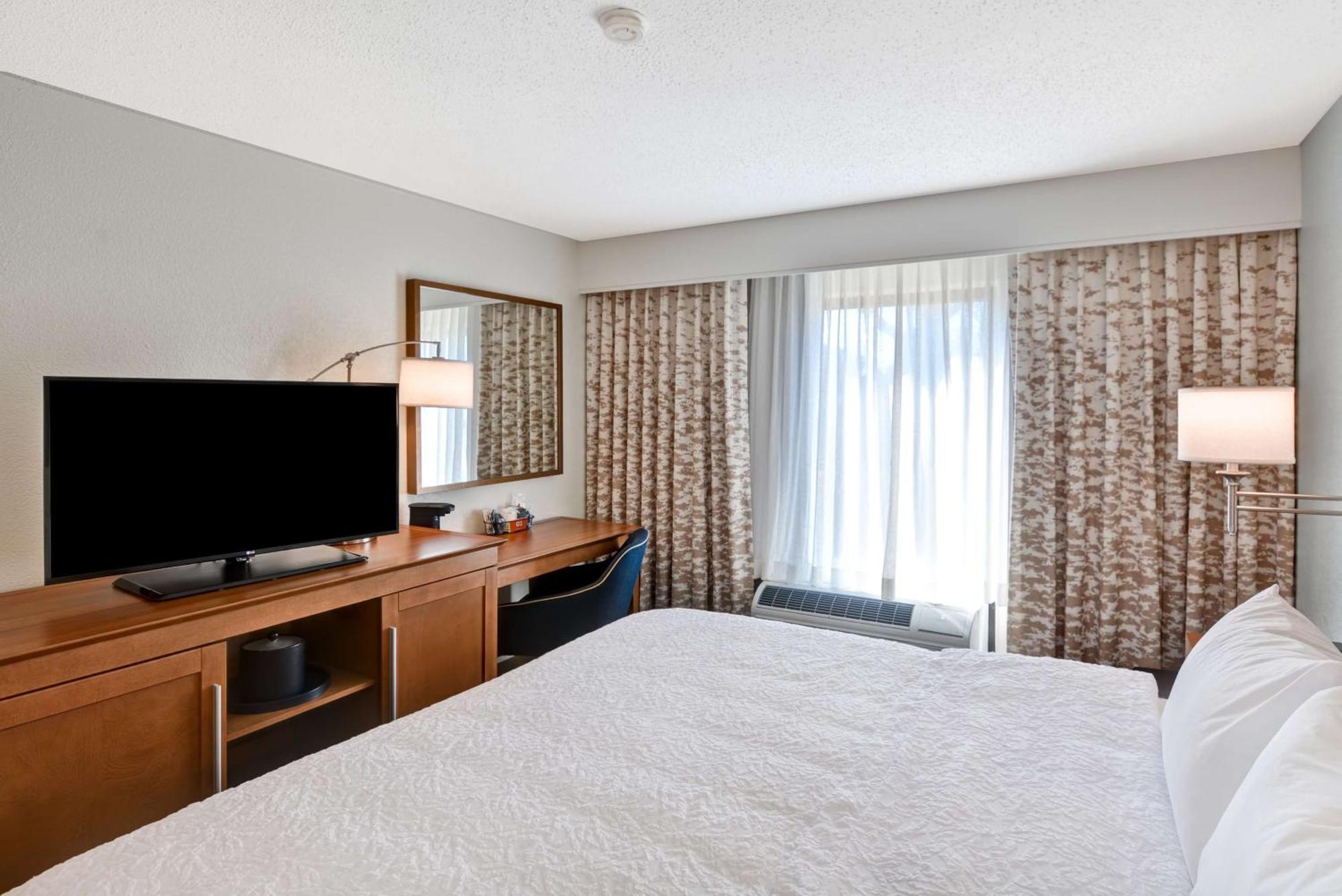 Hampton Inn Memphis Poplar Экстерьер фото