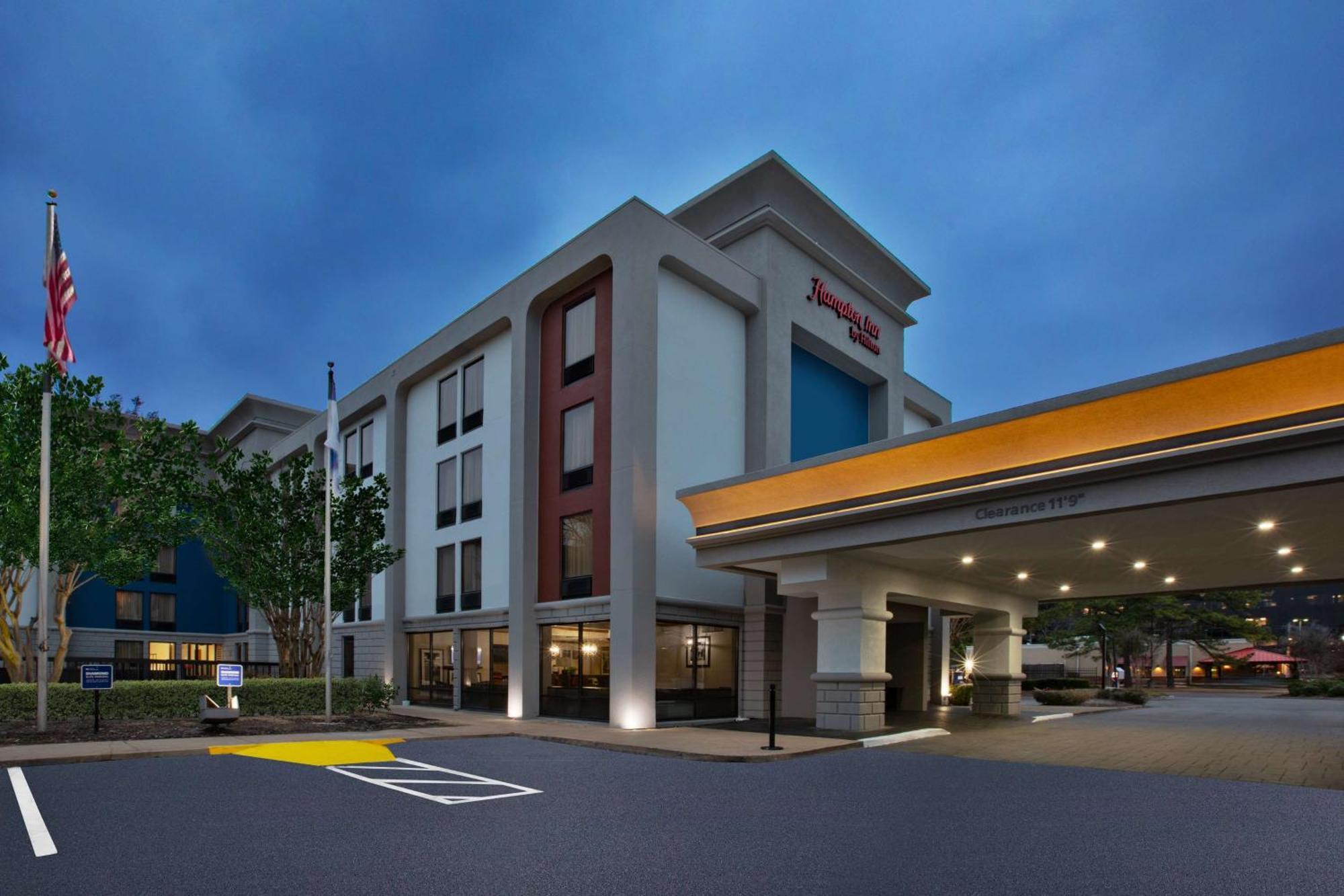Hampton Inn Memphis Poplar Экстерьер фото