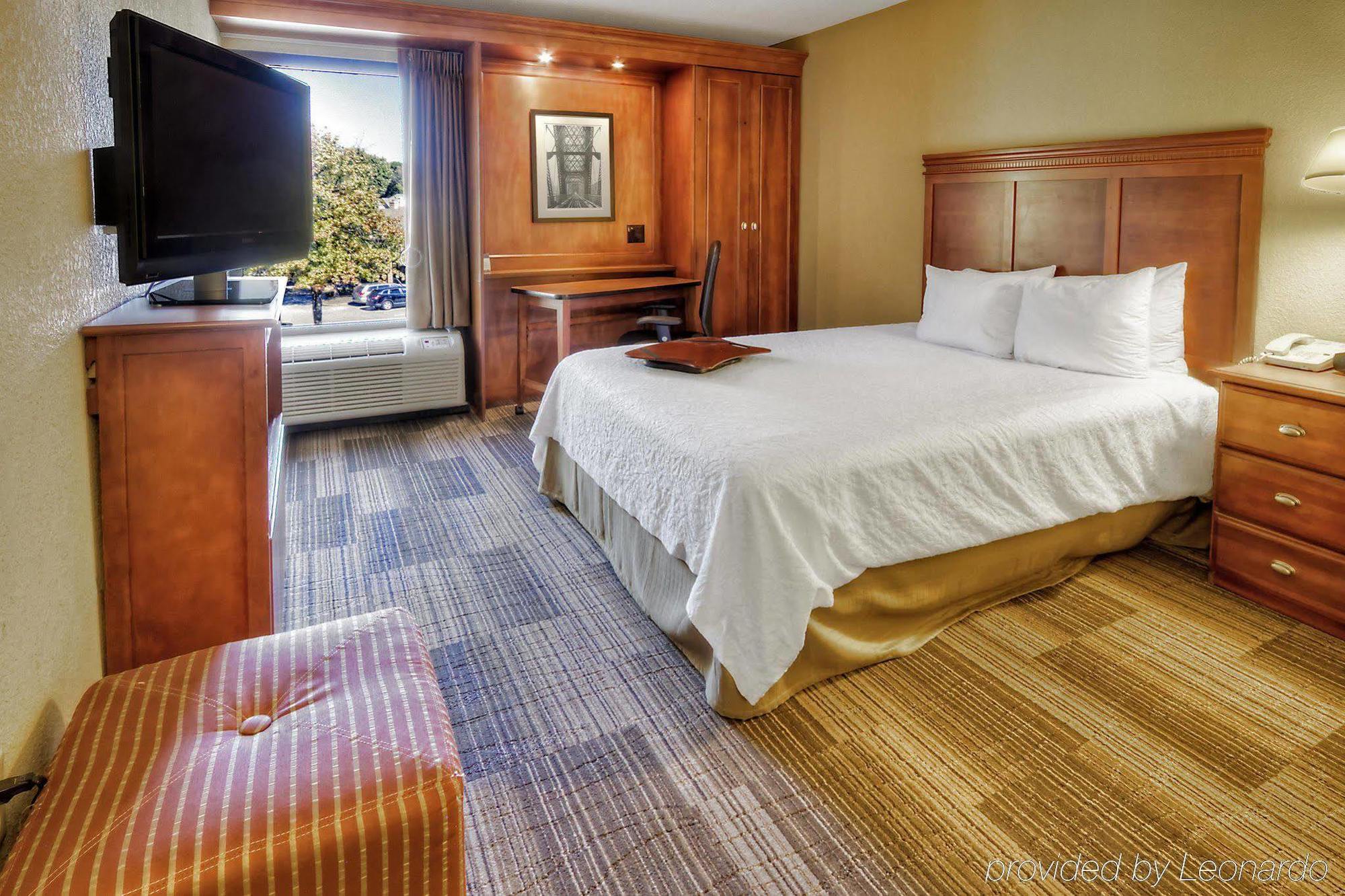 Hampton Inn Memphis Poplar Экстерьер фото