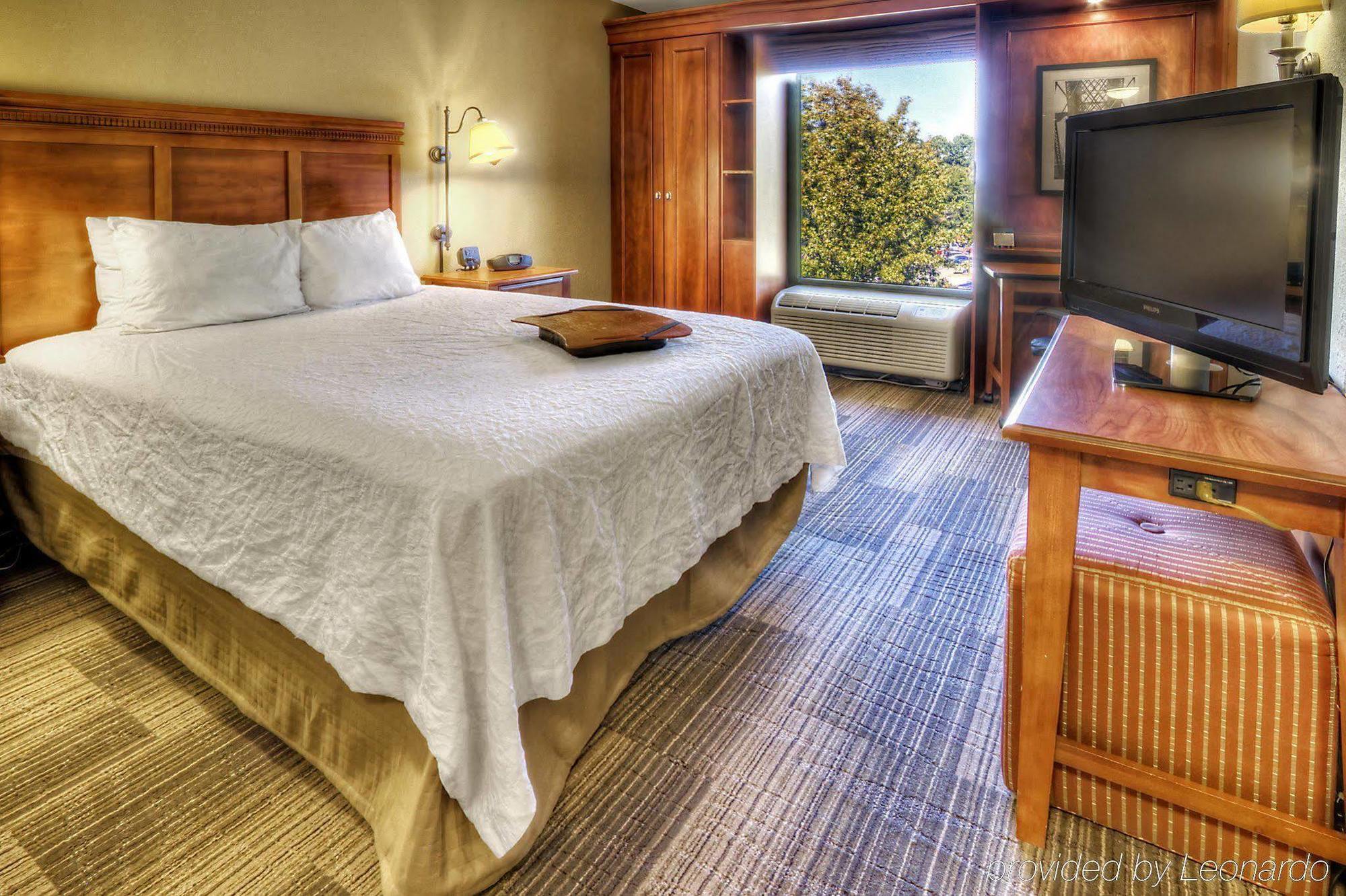 Hampton Inn Memphis Poplar Экстерьер фото