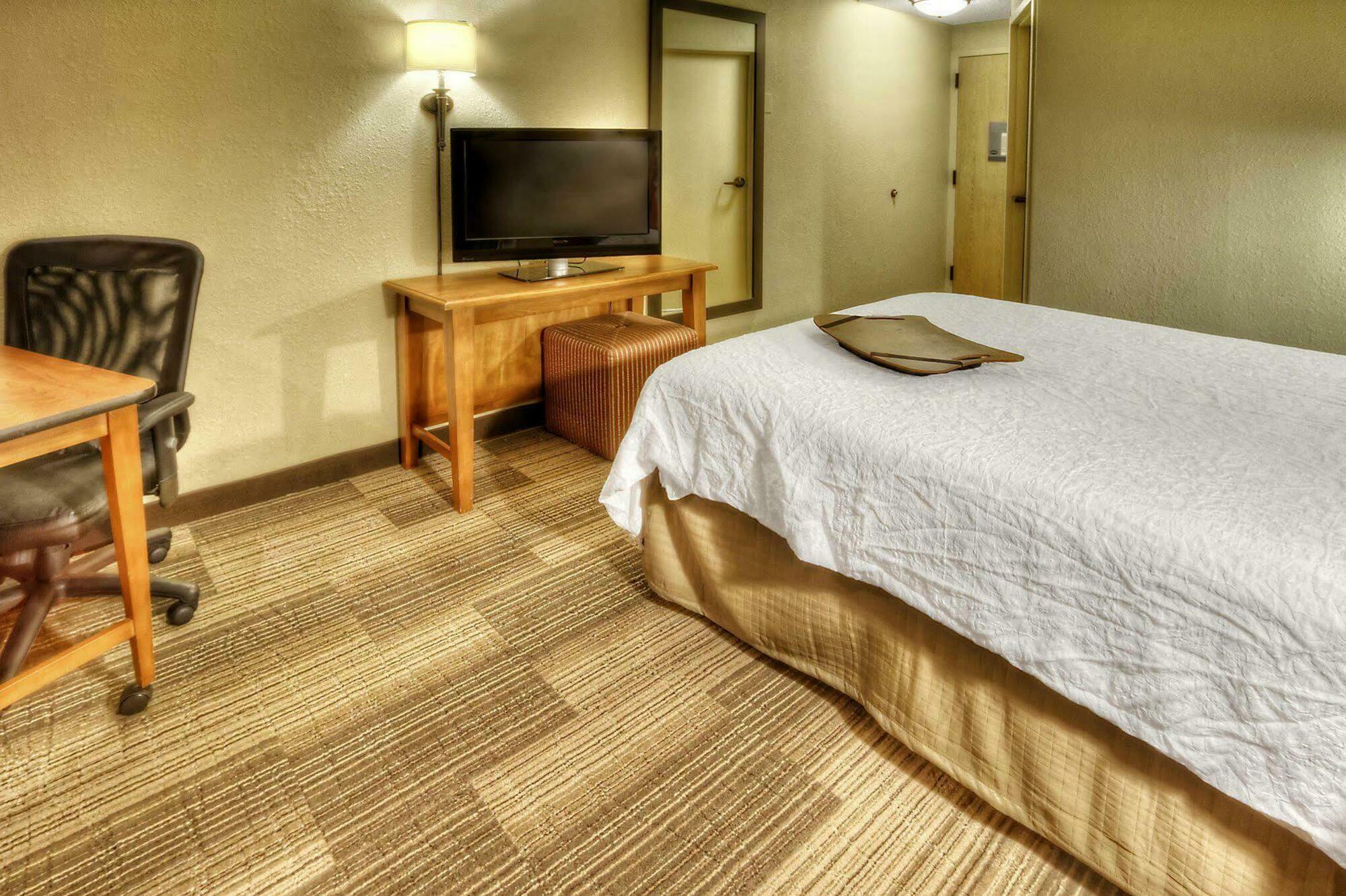 Hampton Inn Memphis Poplar Экстерьер фото